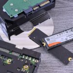 Illustration comparing SSD vs NVMe vs HDD storage types for gaming, video editing, and everyday use on a desk.