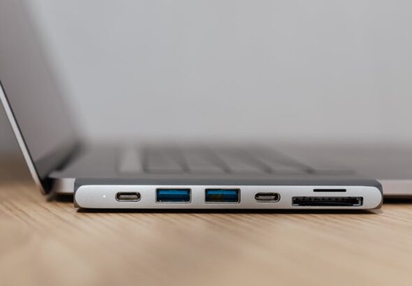USB-C vs Thunderbolt vs DisplayPort Alt Mode comparison on a laptop ports diagram from Pexels.