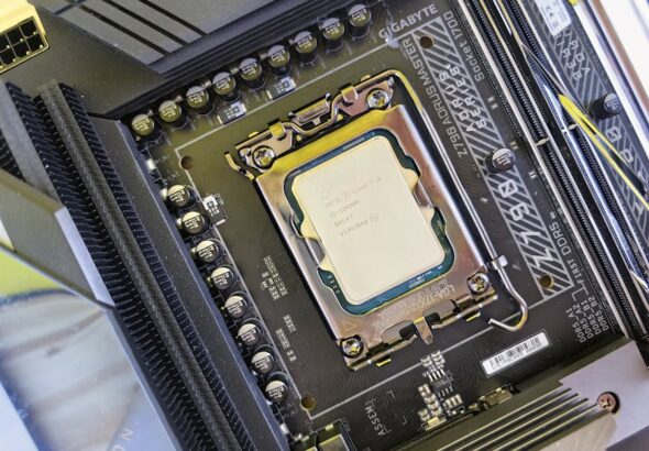 Modern CPU power management diagram illustrating DVFS, Turbo Boost, and thermal limits in a deep dive context on Pexels.