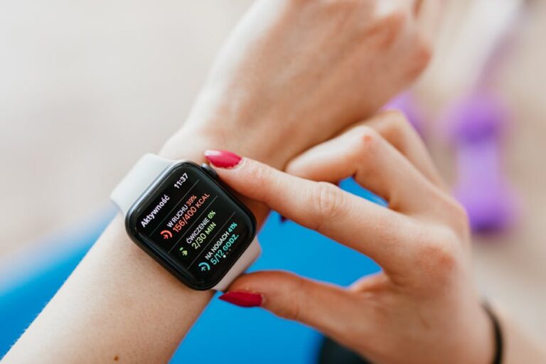 Smartwatch health tracking accuracy with sensors, showing how to validate results for trusted wearable data.