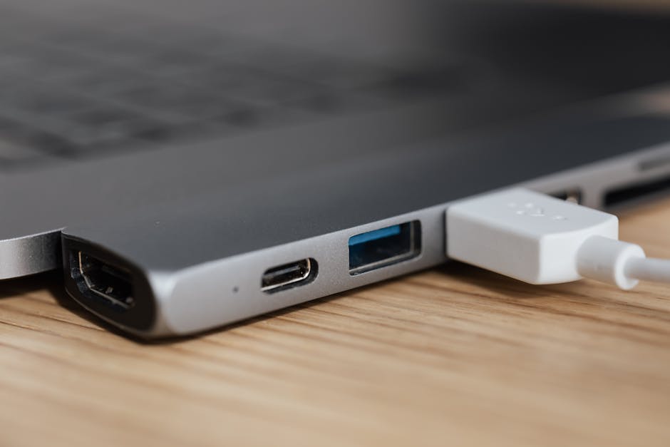 Close-up of a USB-C port showing USB-C vs Thunderbolt vs DisplayPort Alt Mode connection guide on a device.