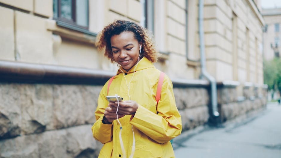 Person walking while using wireless earbuds to test stable call connection and audio dropouts