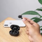 Bluetooth Troubleshooting Guide: fixing range, pairing failures, and audio latency with a smartphone and wireless headphones.
